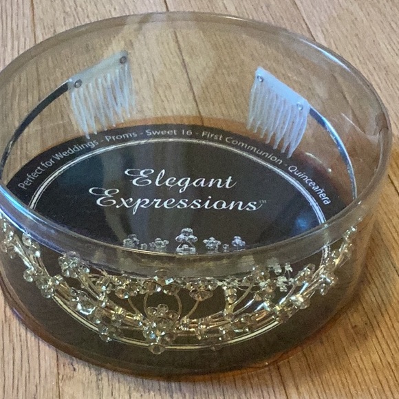 Elegant Expressions crystal and Silvertone crown with built in combs - Picture 5 of 5